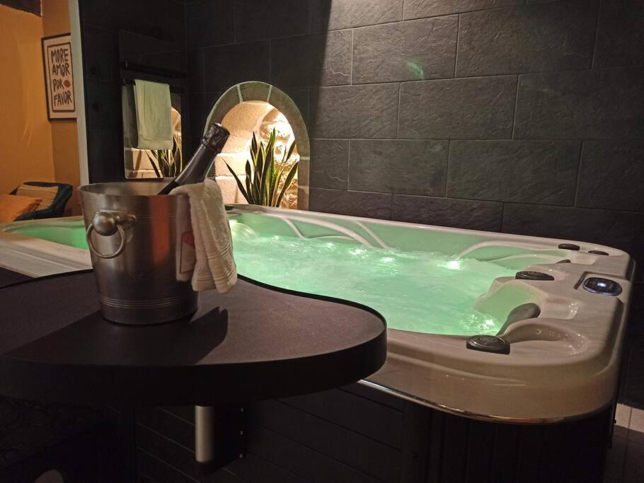 L'Etreinte, Gite De Charme Avec Jacuzzi Interieur Et Sauna Guéméné-sur-Scorff Εξωτερικό φωτογραφία