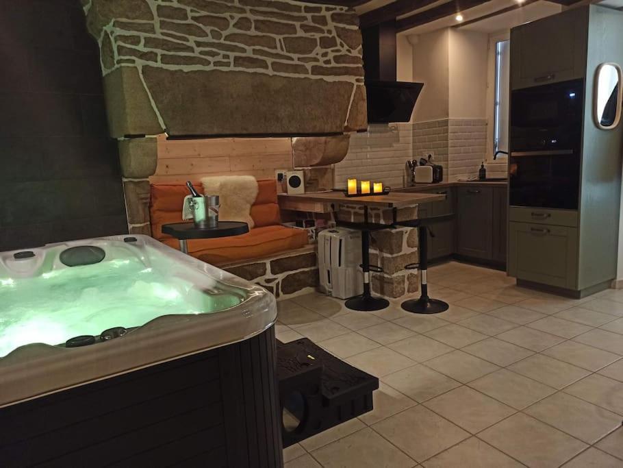 L'Etreinte, Gite De Charme Avec Jacuzzi Interieur Et Sauna Guéméné-sur-Scorff Εξωτερικό φωτογραφία